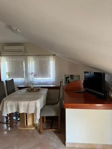Apartment Iva Supetarska Draga Croatia